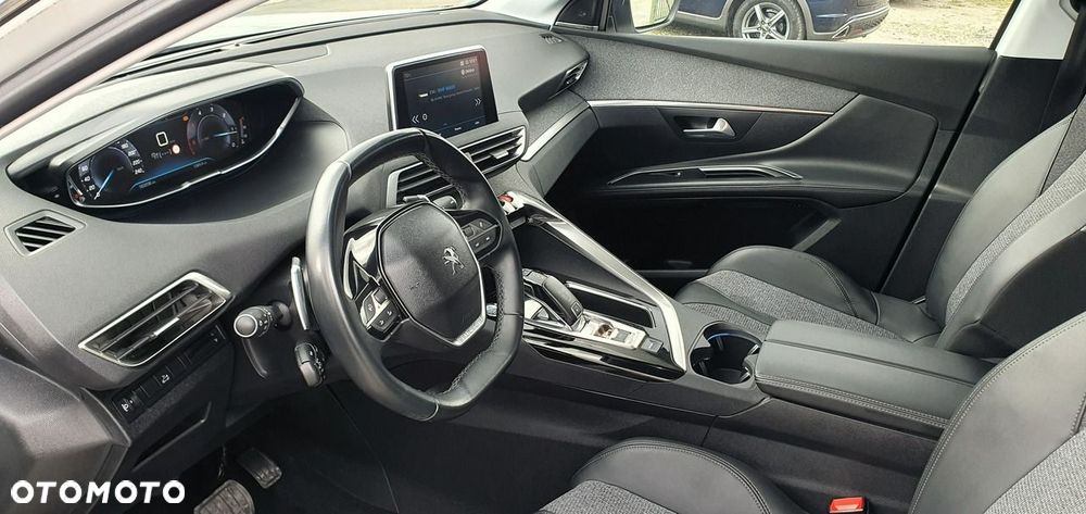Peugeot 5008 - 8