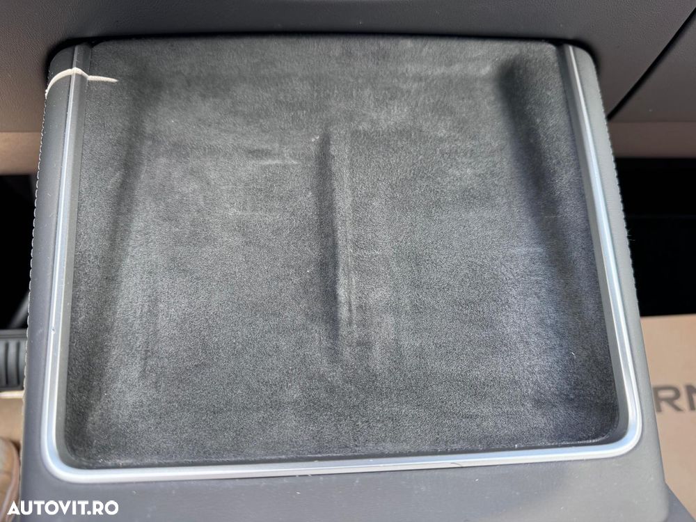 Tesla Model Y - 28