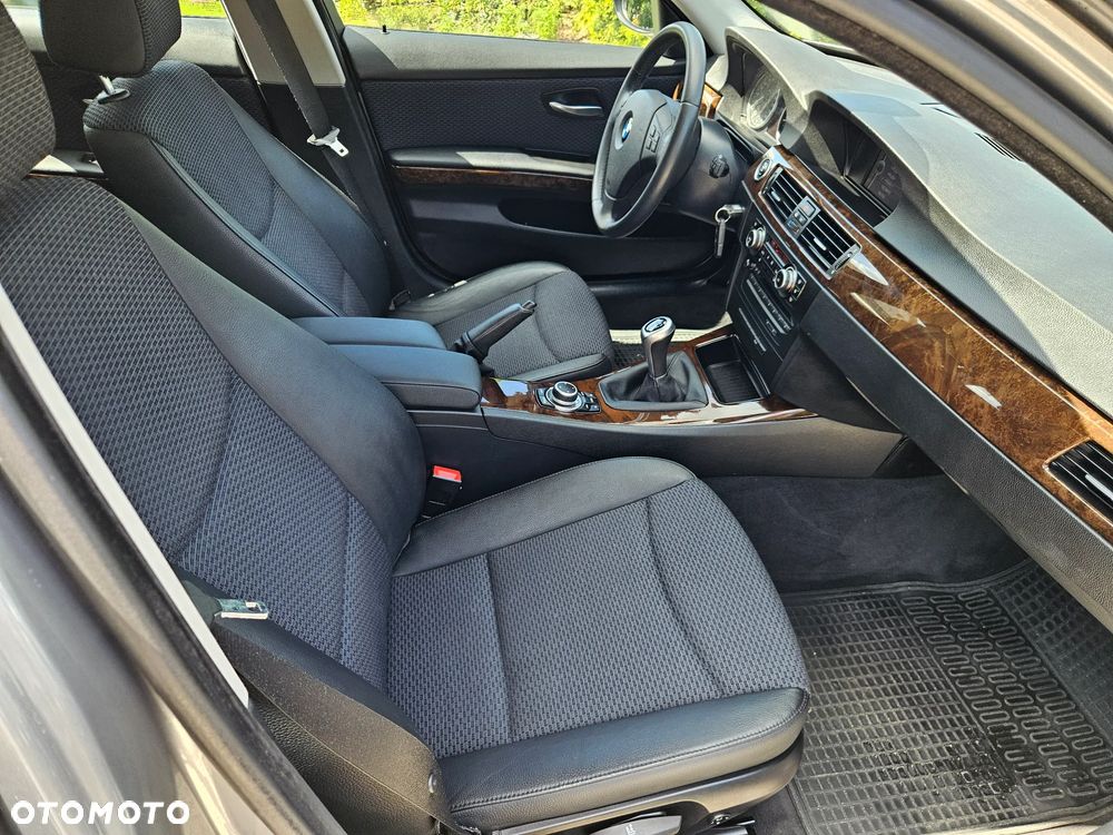 BMW Seria 3 320i Edition Exclusive - 15