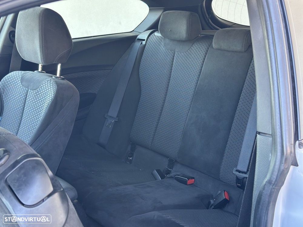 BMW 118 d Pack M - 19