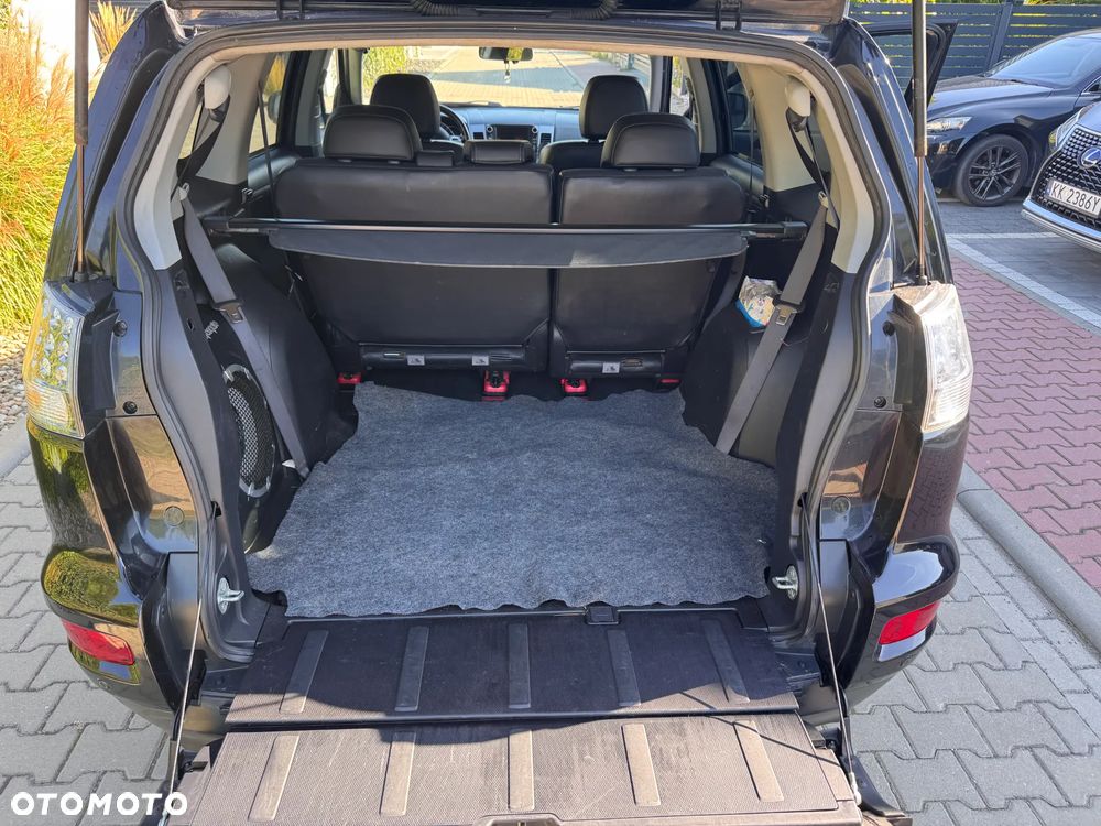 Mitsubishi Outlander - 15