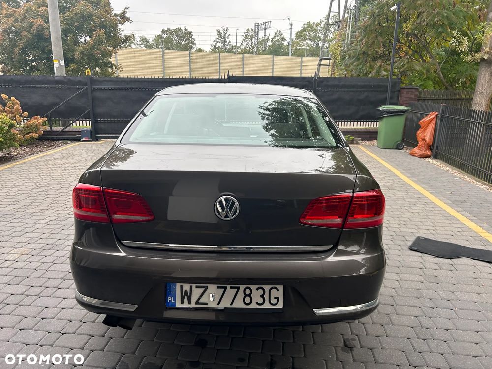 Volkswagen Passat - 4