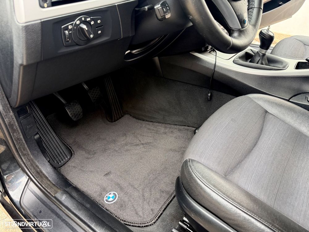 BMW 320 d Sport - 40