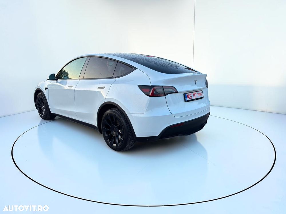 Tesla Model Y - 2
