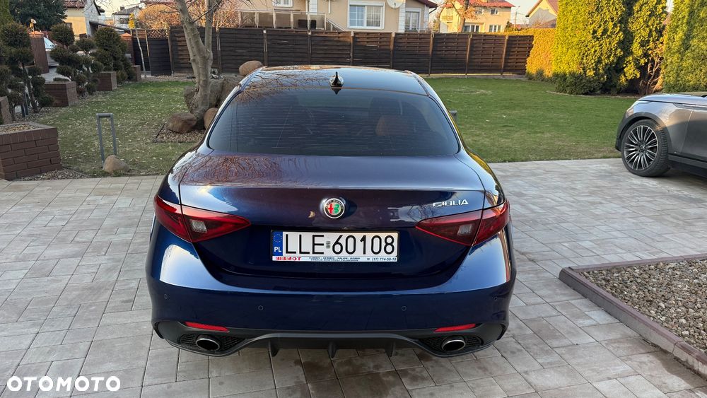 Alfa Romeo Giulia - 5