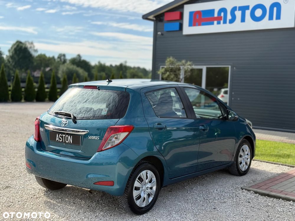 Toyota Yaris 1.33 VVT-i Lounge - 11