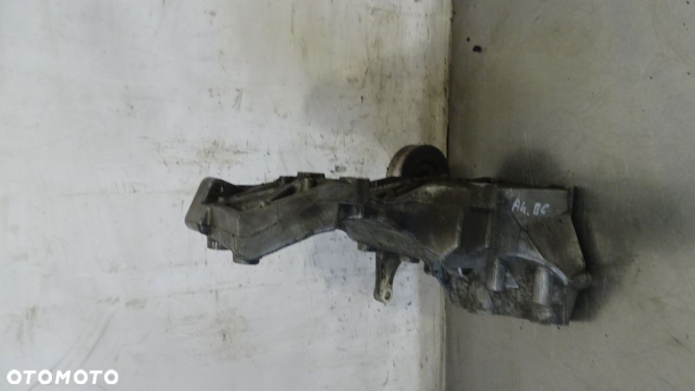 ŁAPA ALTERNATORA AUDI A4 B6 2.0 06B903143L - 2