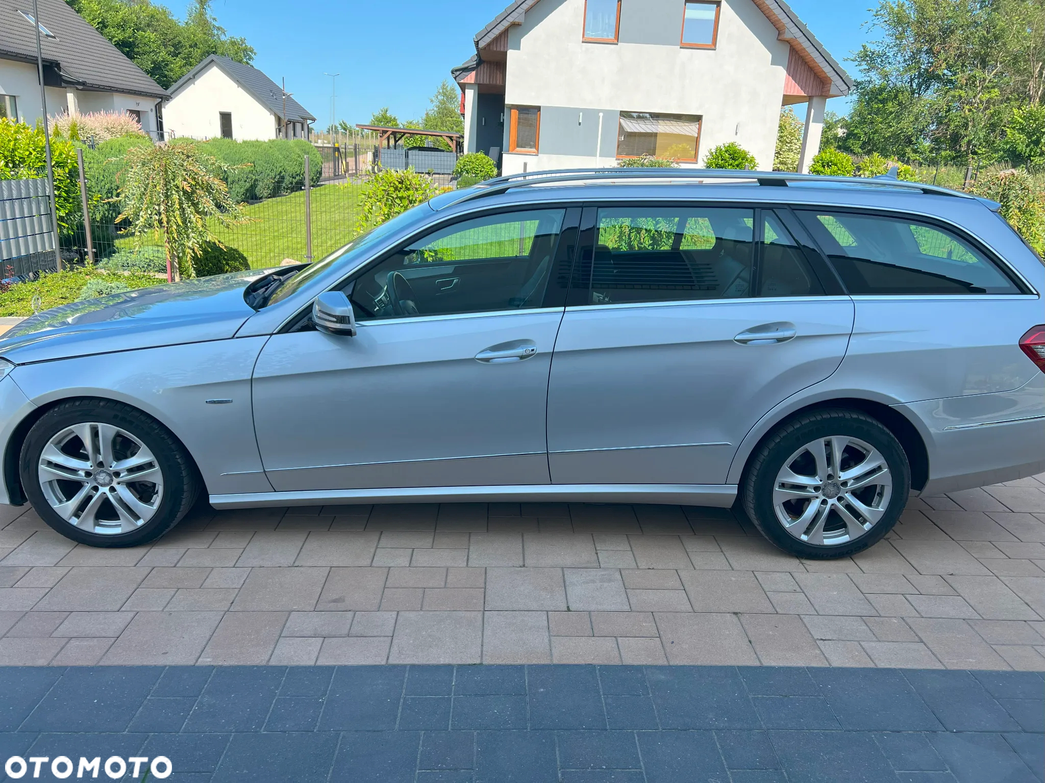 Mercedes-Benz Klasa E 220 CDI BlueEff Avantgarde - 4