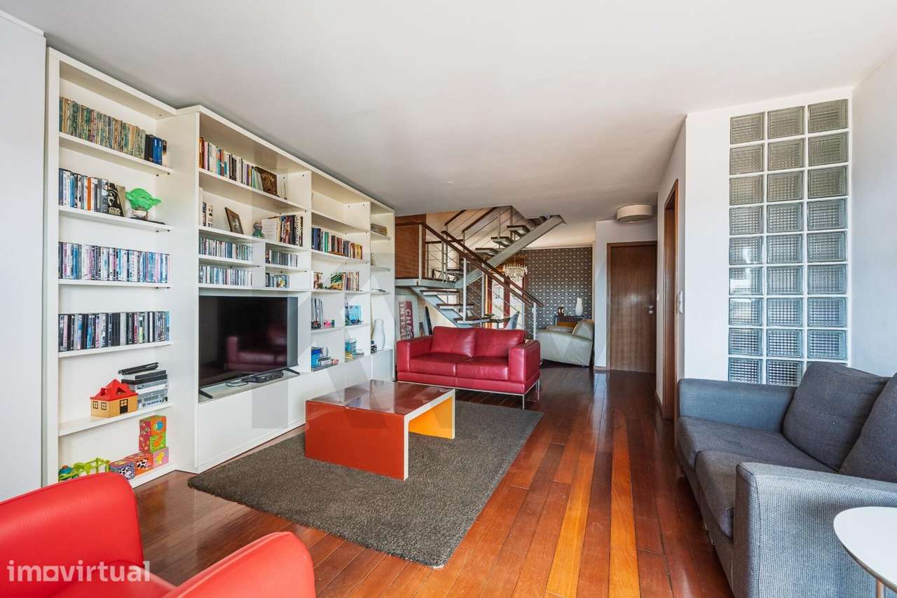 Apartamento T3 Duplex, para venda, nas Virtudes, com vista rio - Grande imagem: 5/33
