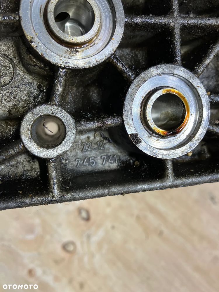ŁAPA SILNIKA BMW E38 V8 M60 3.0 4.0  LEWA WSPORNIK MOCOWNIE 1704583 1745741 E39 M62 - 8