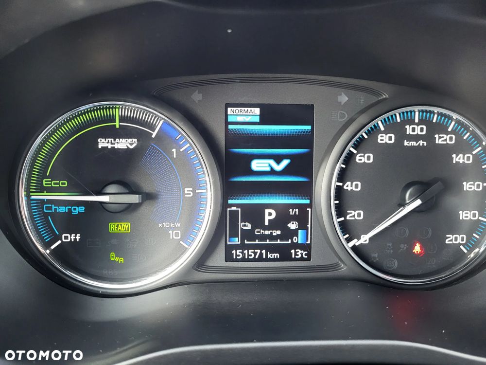 Mitsubishi Outlander 2.4 4WD Diamant+ - 26