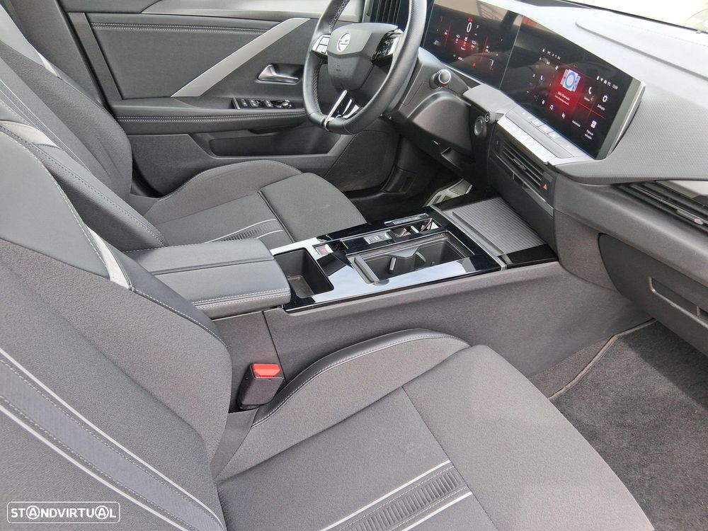 Opel Astra Sports Tourer - 22