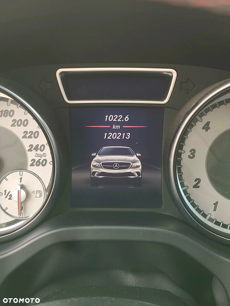 Mercedes-Benz CLA 200 7G-DCT AMG Line - 15
