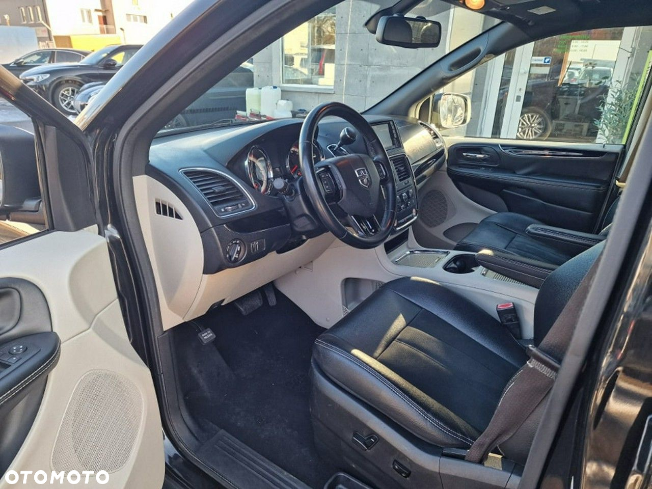 Dodge Grand Caravan - 7
