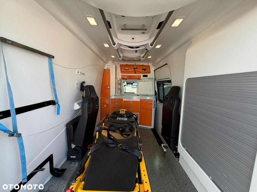 Mercedes-Benz Sprinter - 9
