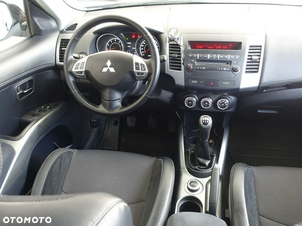 Mitsubishi Outlander 2.4 4WD Invite - 23