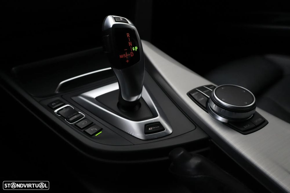 BMW 330 e iPerformance Pack M - 34