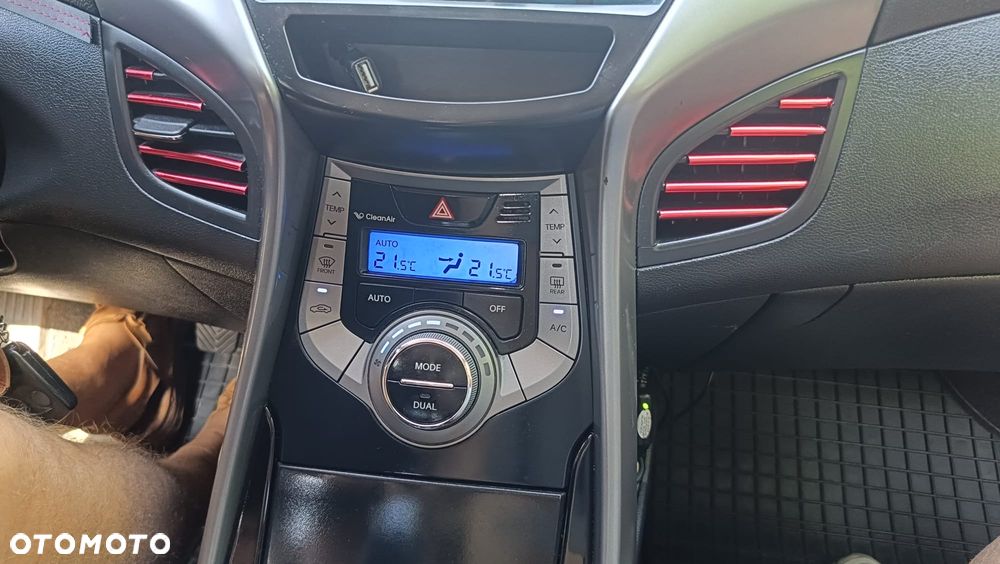 Hyundai Elantra 1.6 Comfort - 14