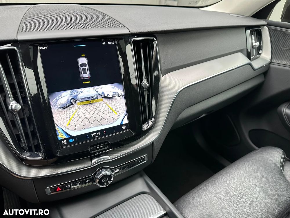 Volvo XC 60 B4 D Ultimate Dark - 12
