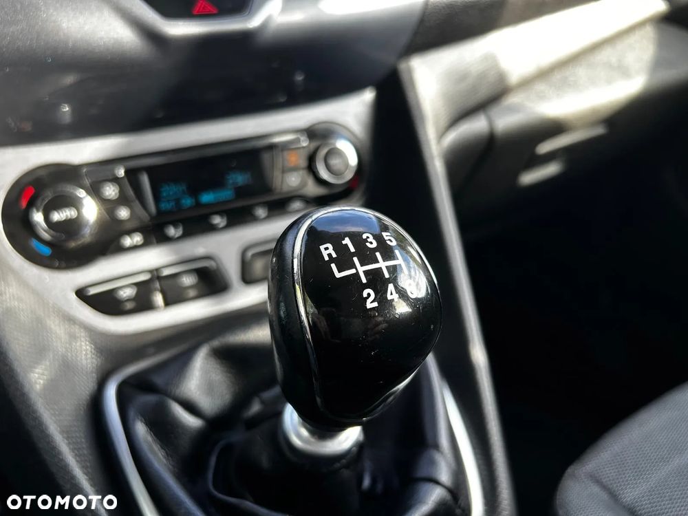 Ford Tourneo Connect Grand - 16