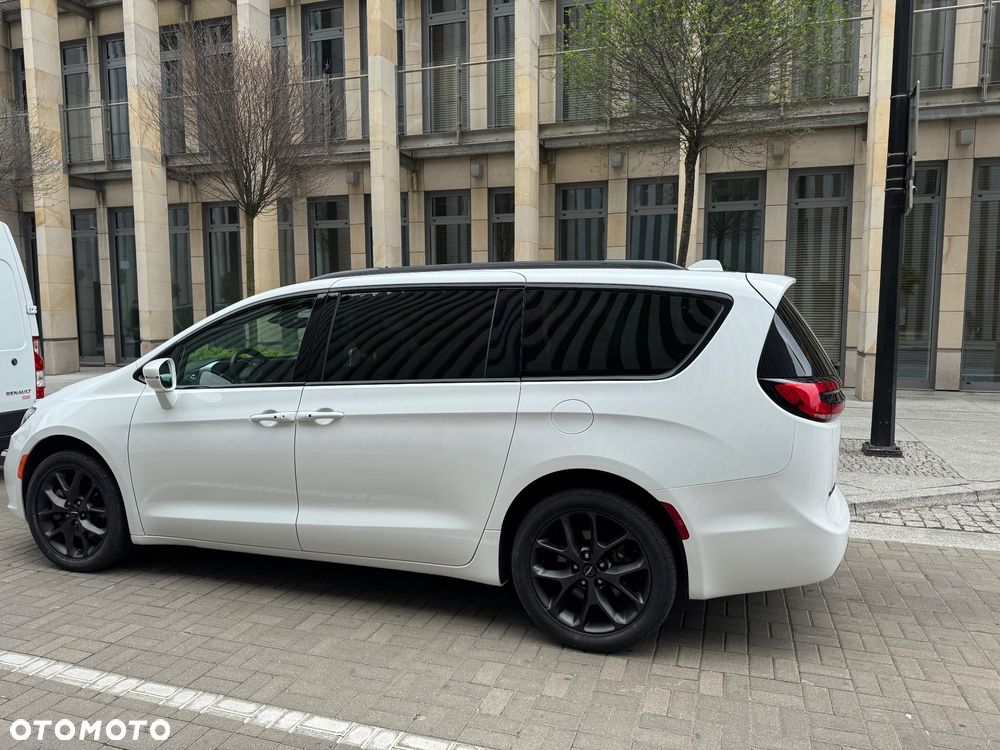 Chrysler Pacifica - 11
