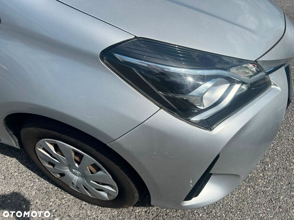 Toyota Yaris Hybrid 100 Premium - 22