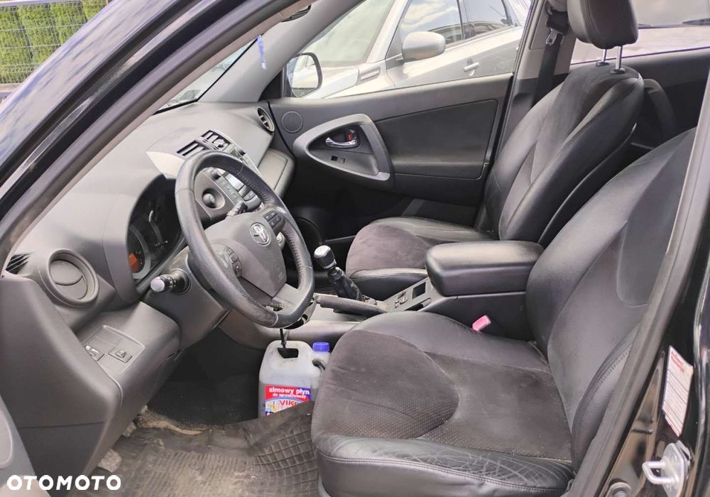 Toyota RAV4 - 9