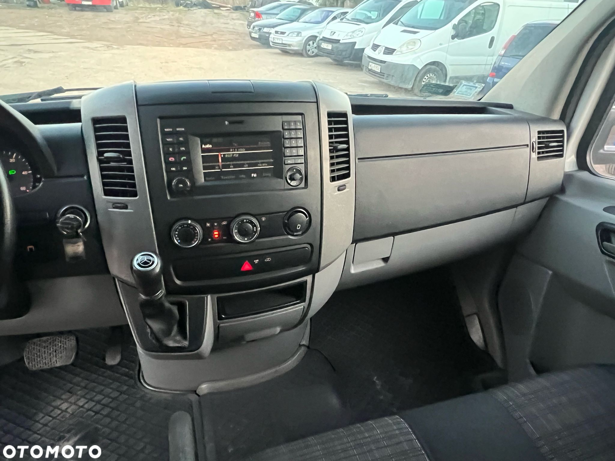Mercedes-Benz Sprinter - 12
