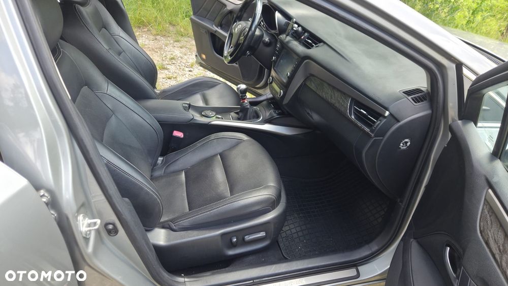 Toyota Avensis 2.0 D-4D Prestige - 12