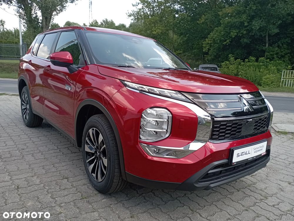 Mitsubishi Outlander Invite - 1