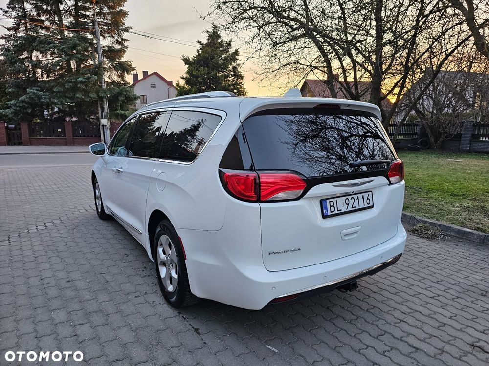 Chrysler Pacifica - 6