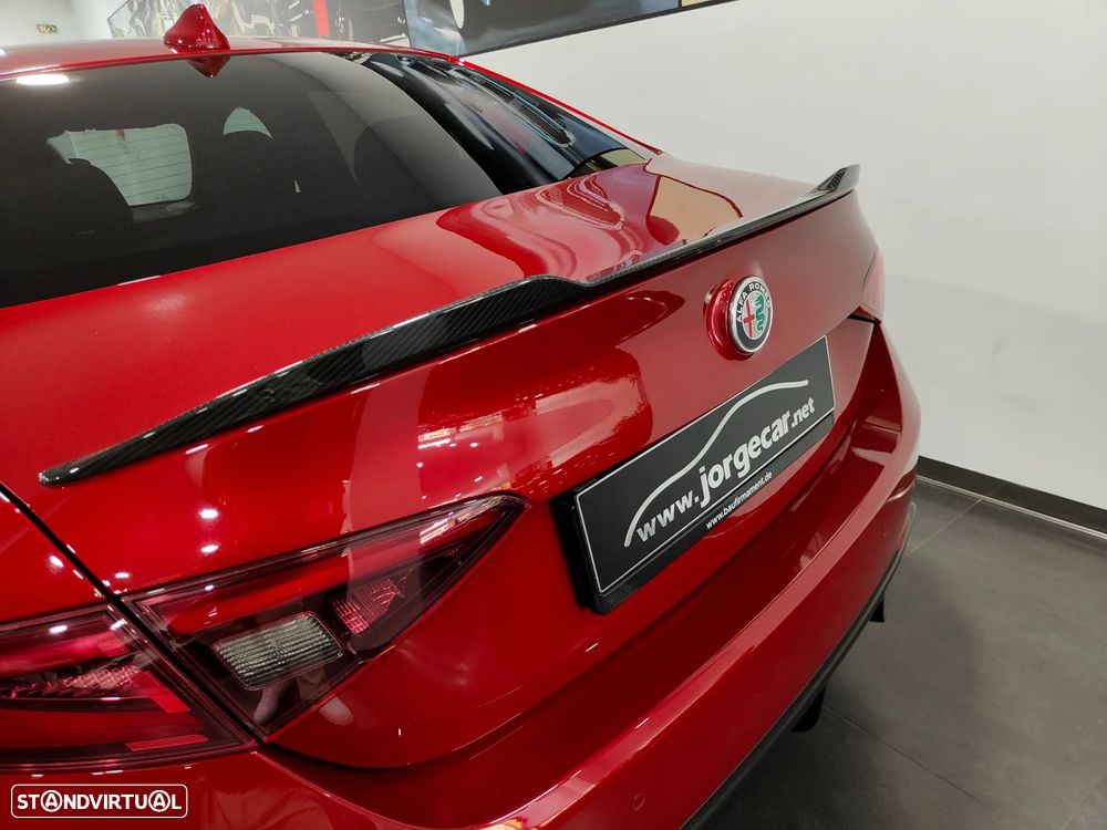 Alfa Romeo Giulia 2.9 Bi-Turbo Quadrifoglio AT8 - 23