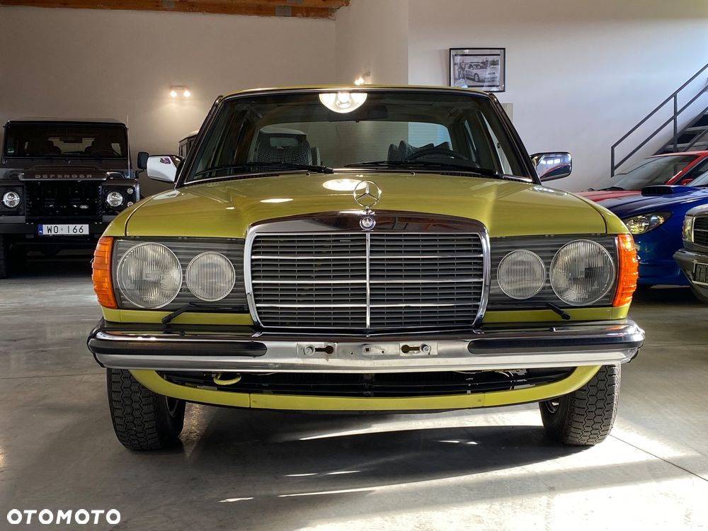 Mercedes-Benz W123 - 36