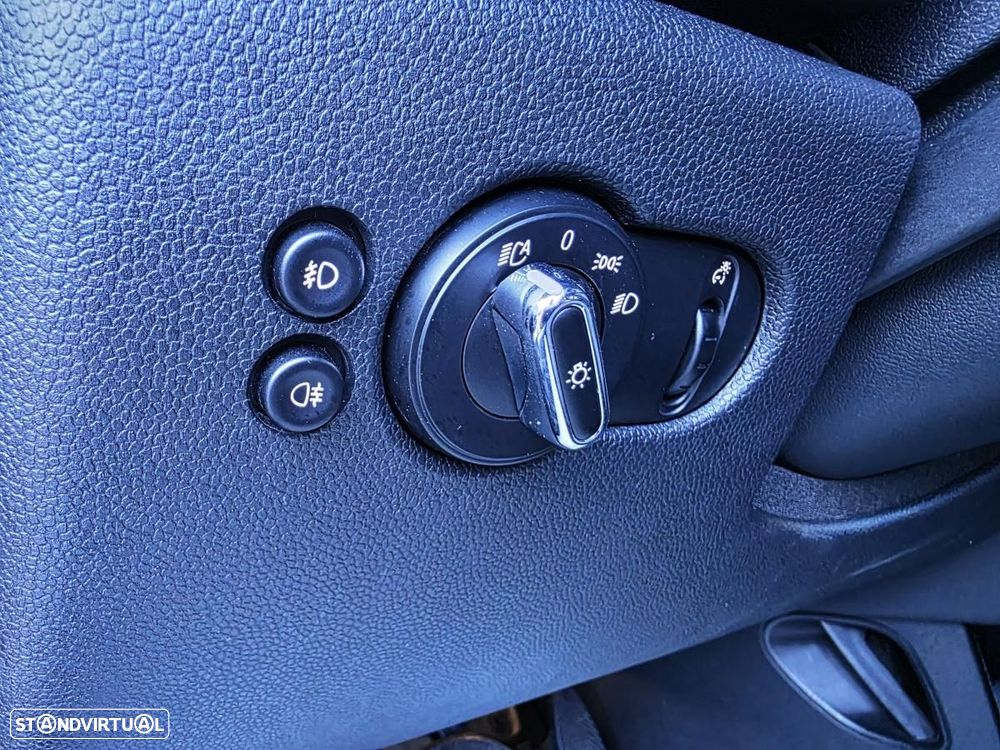 MINI 5 Portas Cooper D Auto - 37
