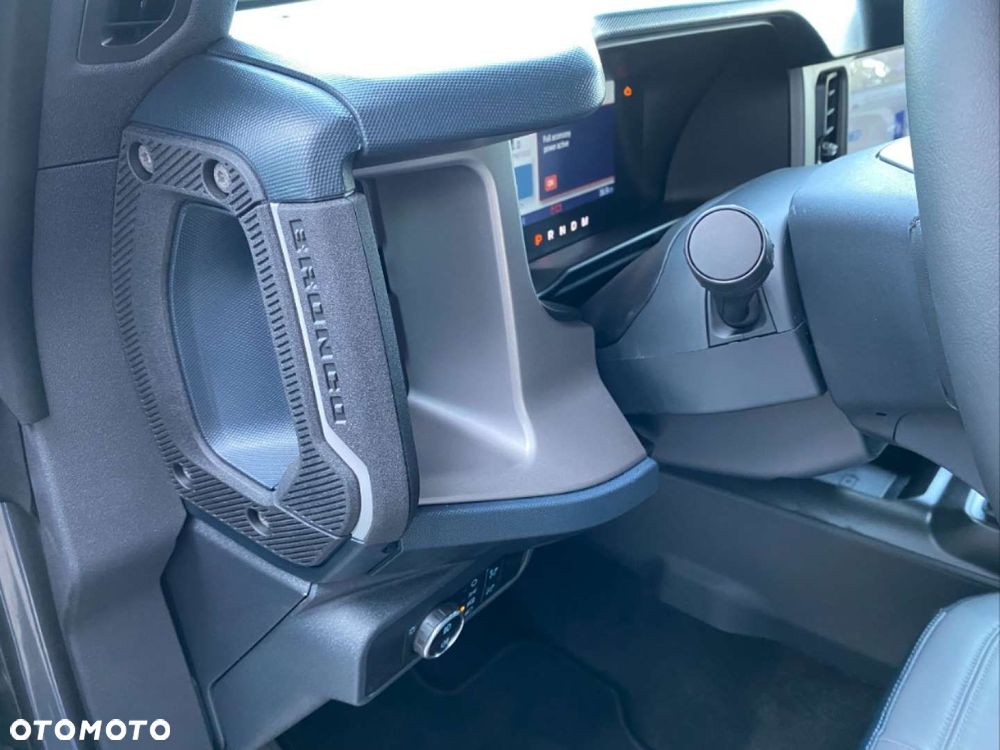 Ford Bronco - 14