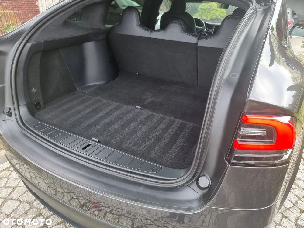 Tesla Model X - 18