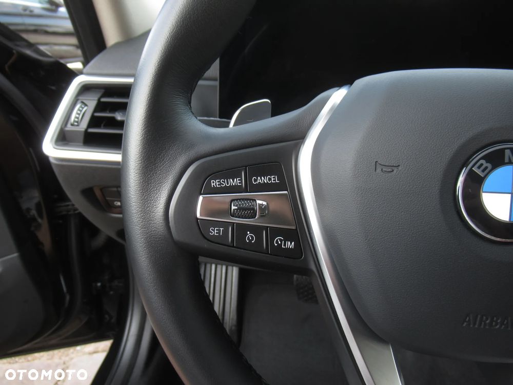 BMW Seria 3 318i - 12