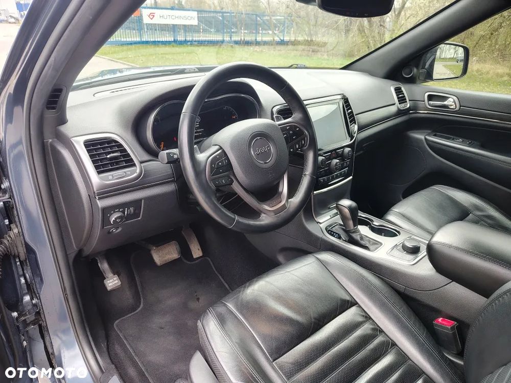 Jeep Grand Cherokee - 15