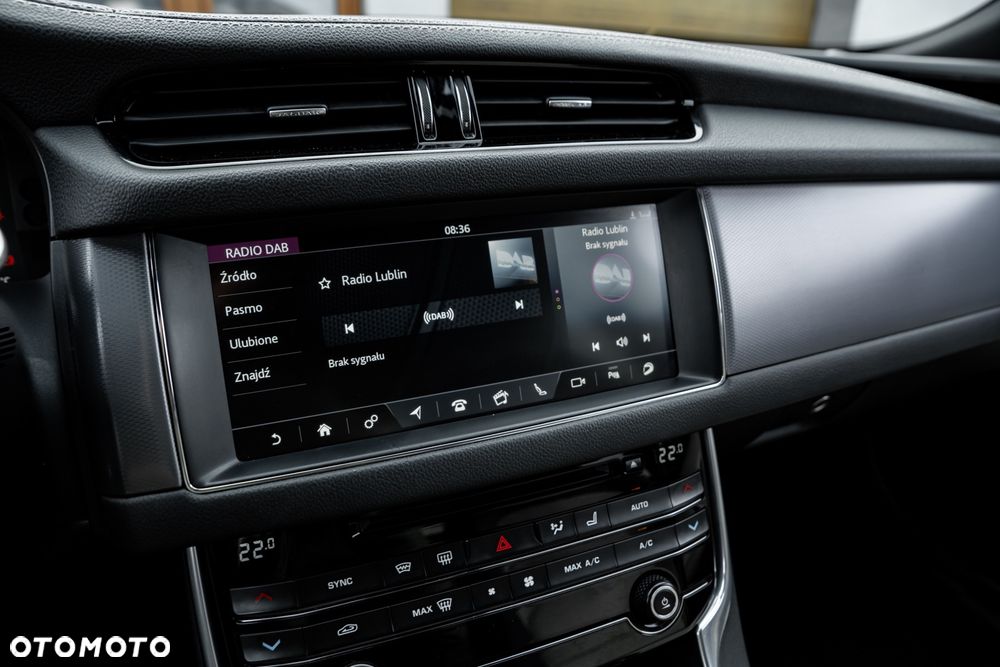 Jaguar XF 35t R-Sport - 34