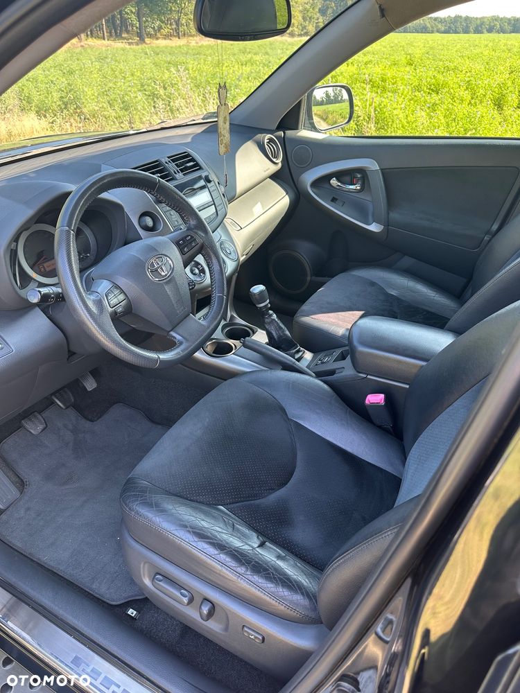 Toyota RAV4 - 11