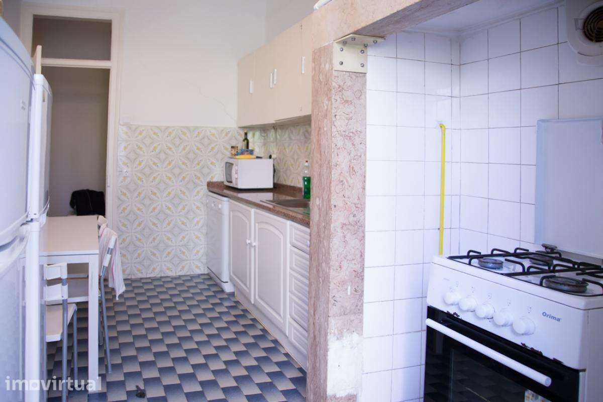 Quarto - localizado em São Sebastião Lisbon - Grande imagem: 5/17