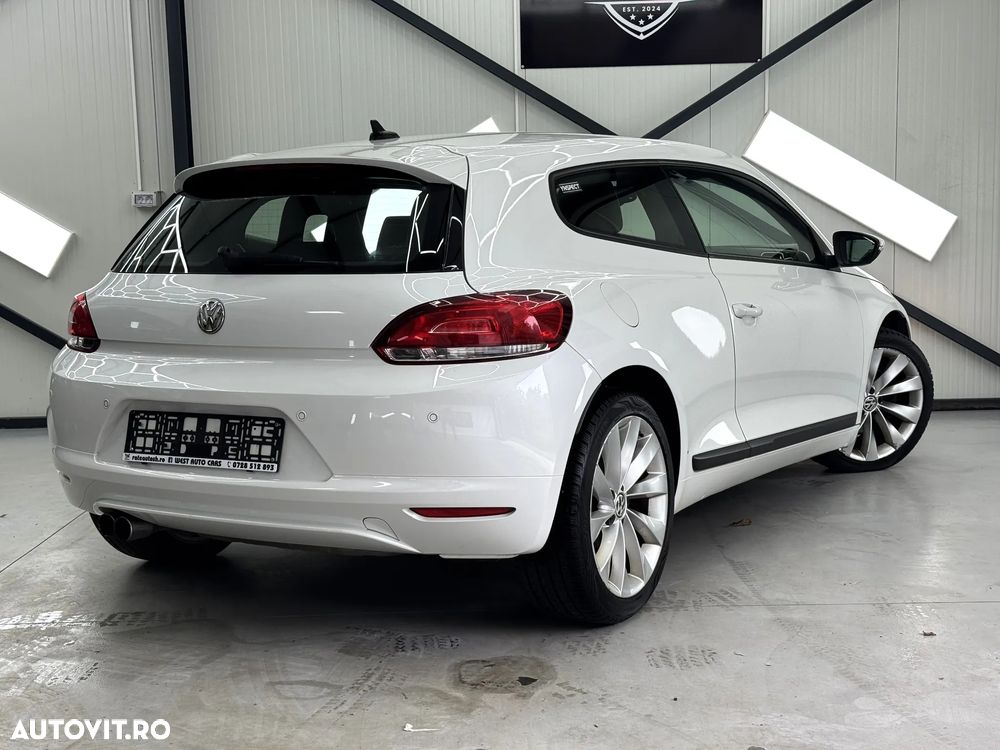 Volkswagen Scirocco 2.0 TDI DSG Life - 11