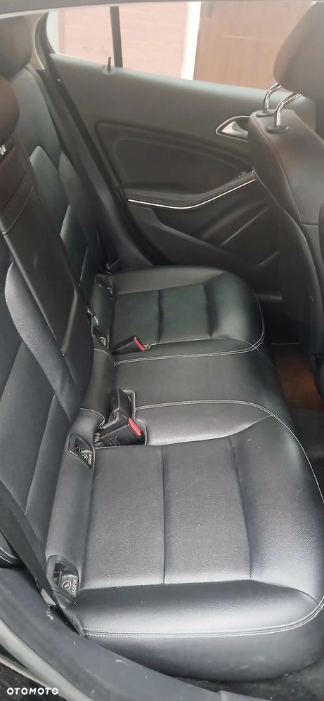Mercedes-Benz GLA 250 7G-DCT AMG Line - 21