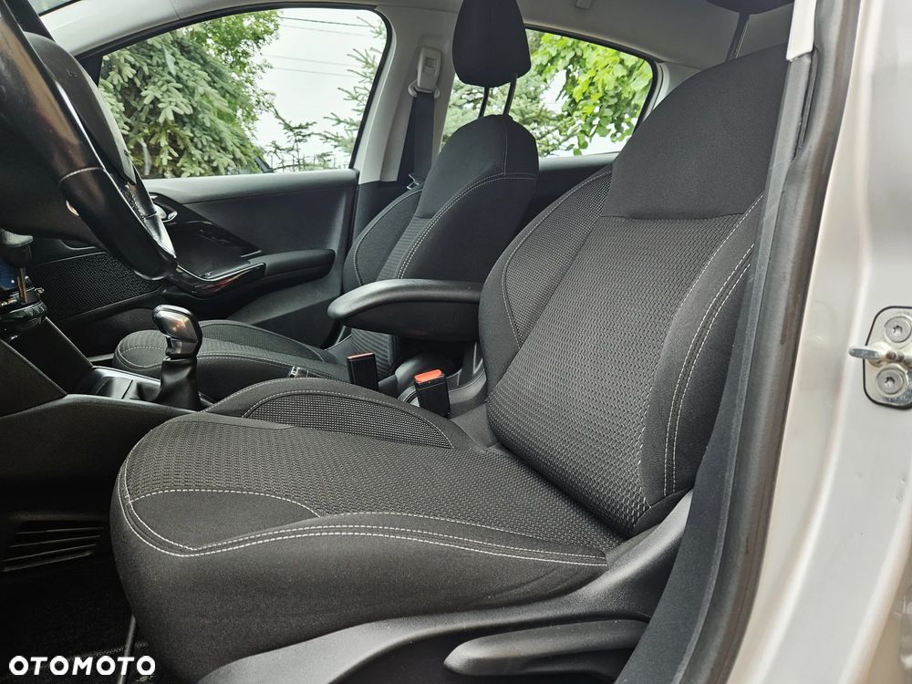 Peugeot 208 - 7