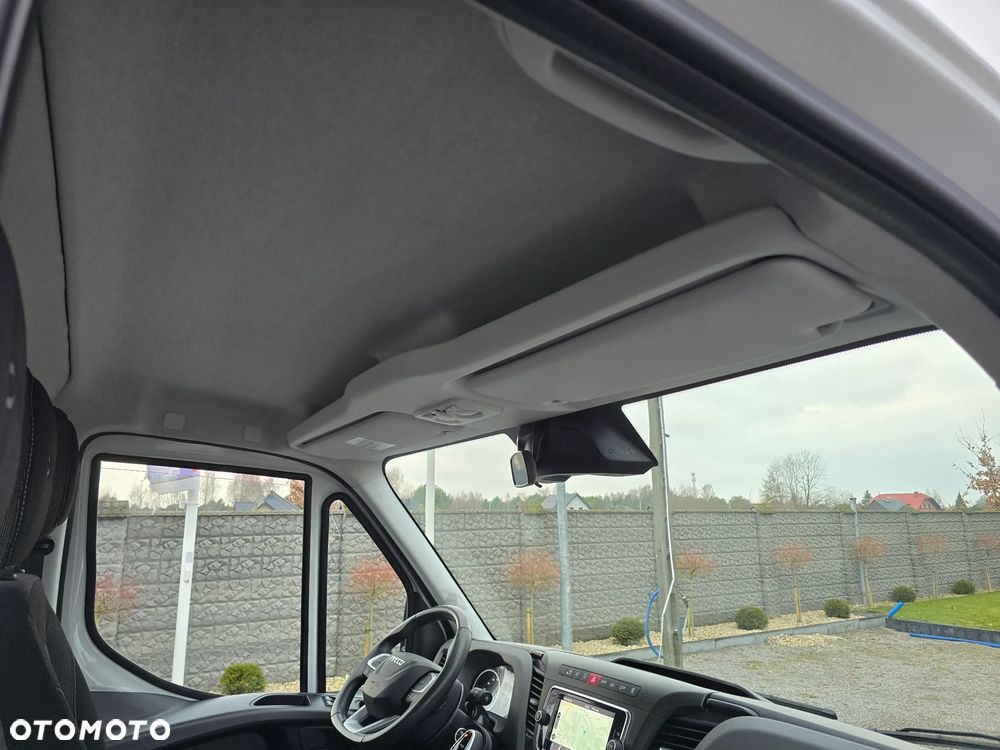 Iveco DAILY DAILY 35C18 / 50C18 HI-MATIC 9PALET 4,50cm Długi 850Kg ŁADOWNOŚĆ SALON PL 39 Tyś km STAN NOWY NOWY NOWY NA GWARANCJI TEMPOMAT FOTEL PNEŁMATYCZNY KLIMATYZACJA AUTOMATYCZNA LEDY BLOKADA MOSTU HAK FABRYCZNY - 38
