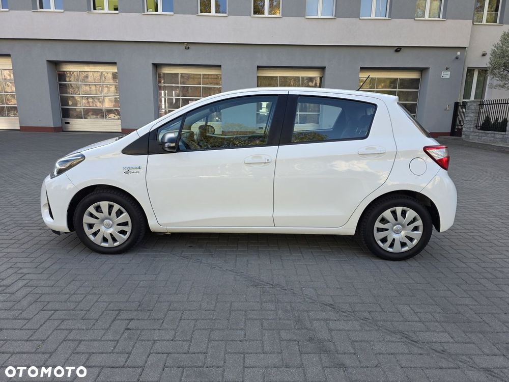 Toyota Yaris Hybrid 100 Active - 3