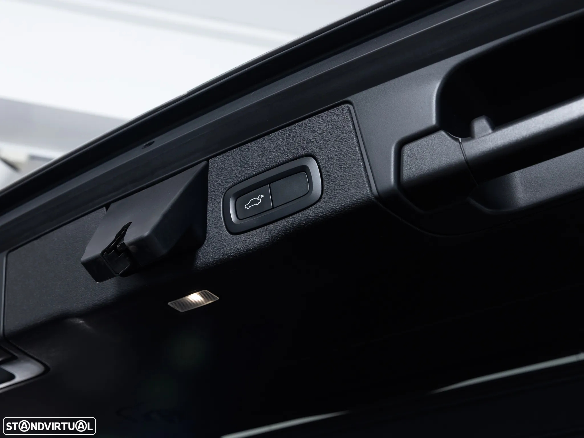 Volvo XC 60 2.0 D4 R-Design Geartronic - 11