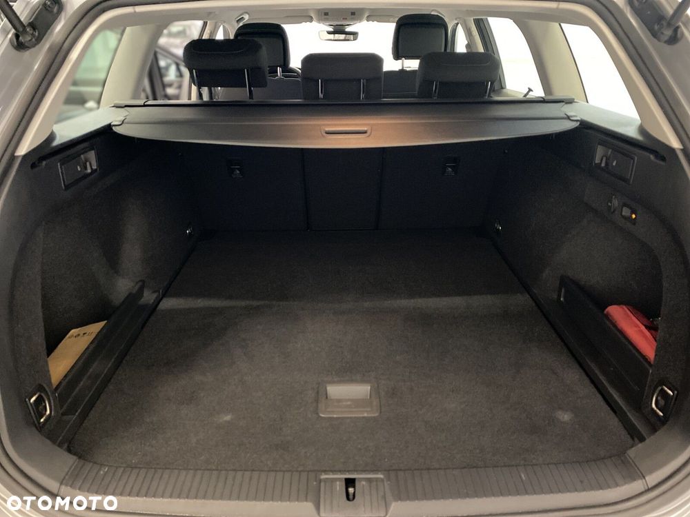 Volkswagen Passat - 33