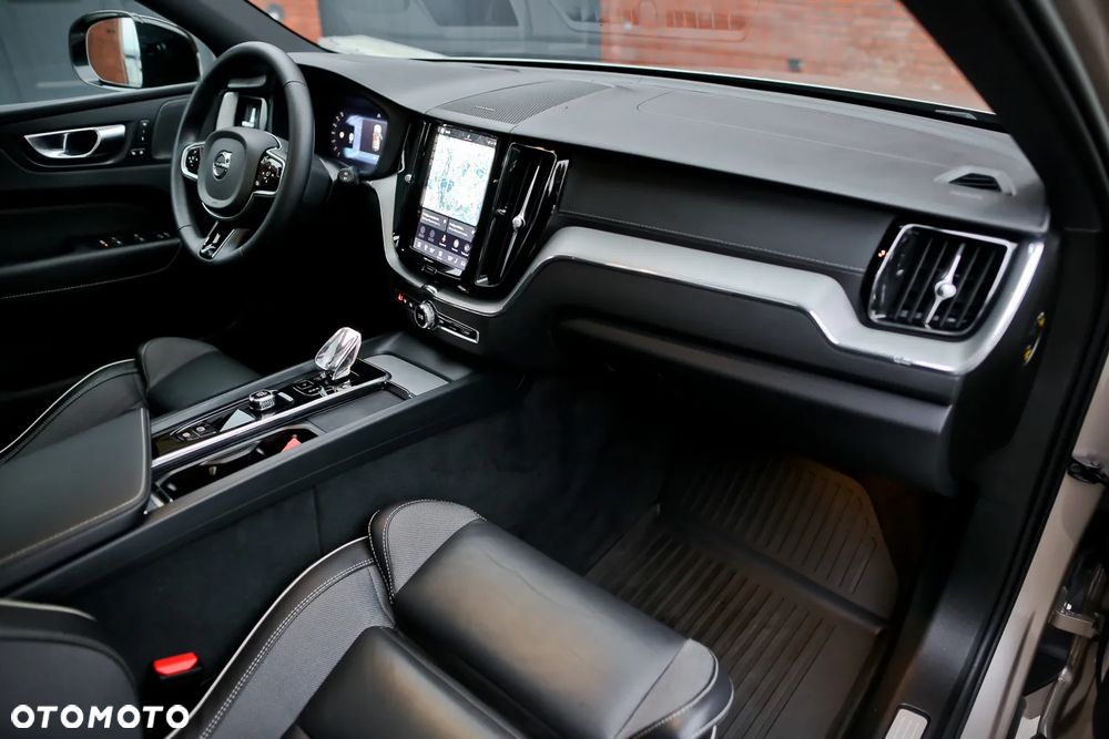 Volvo XC 60 B4 D AWD Ultimate Dark - 24