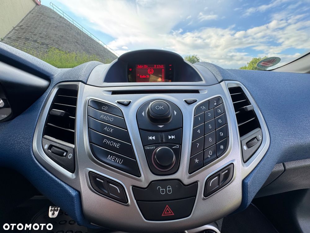 Ford Fiesta - 24